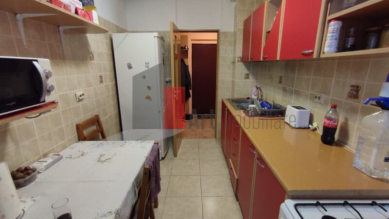 Margeanului, Rahova, apartament cu doua camere de vanzare, cu centrala.